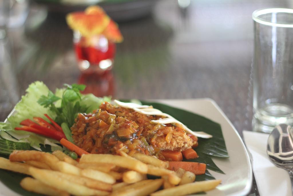 Kuta Indah Hotel Экстерьер фото