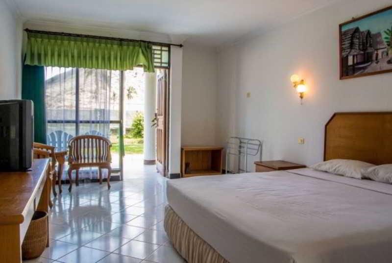 Kuta Indah Hotel Экстерьер фото