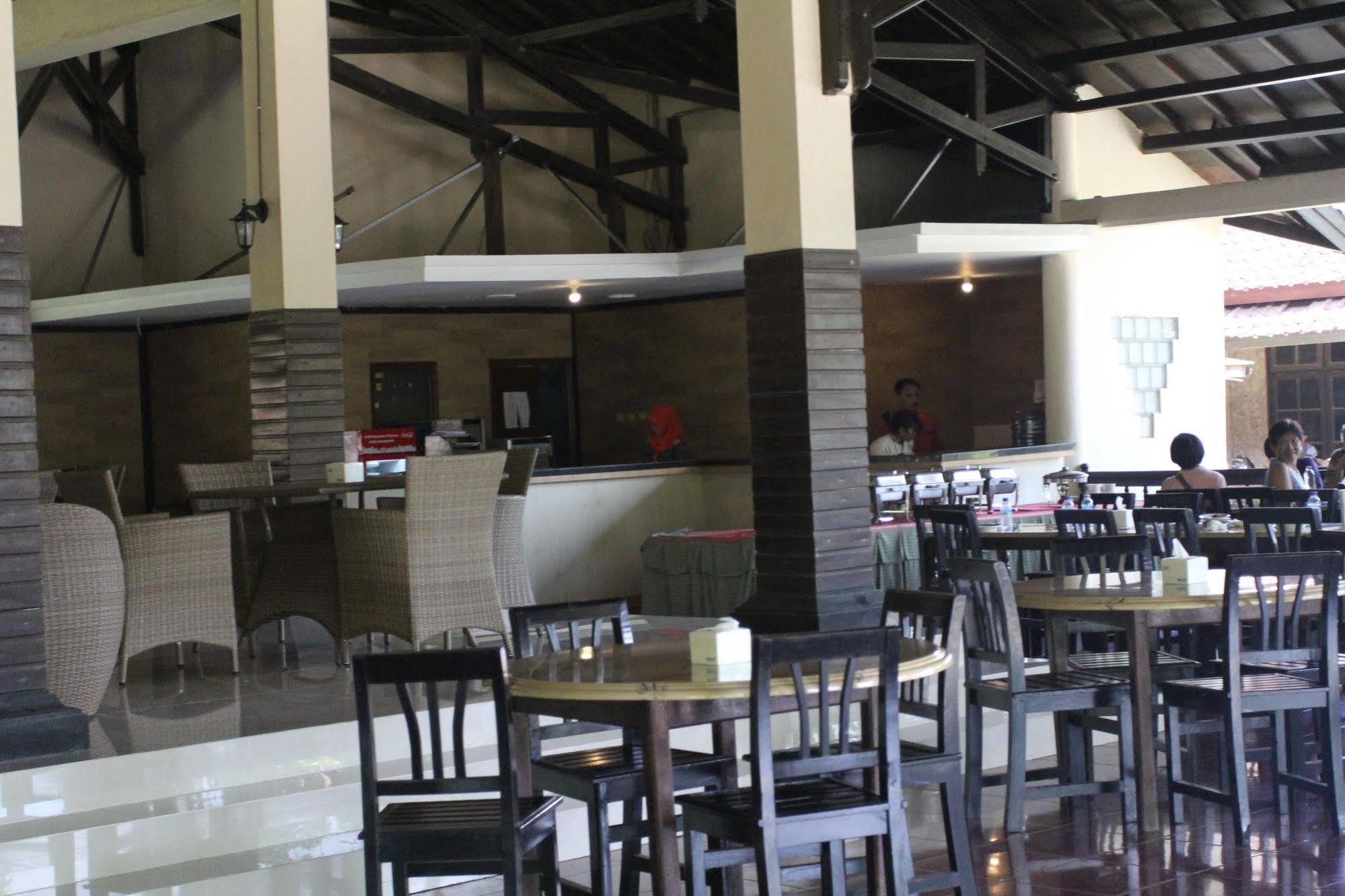 Kuta Indah Hotel Экстерьер фото