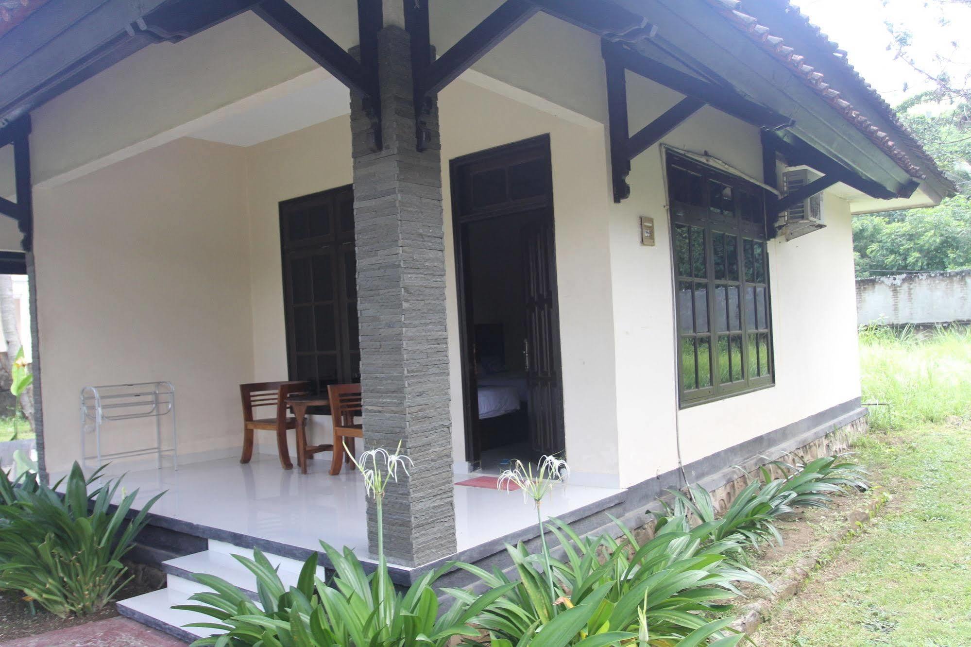 Kuta Indah Hotel Экстерьер фото