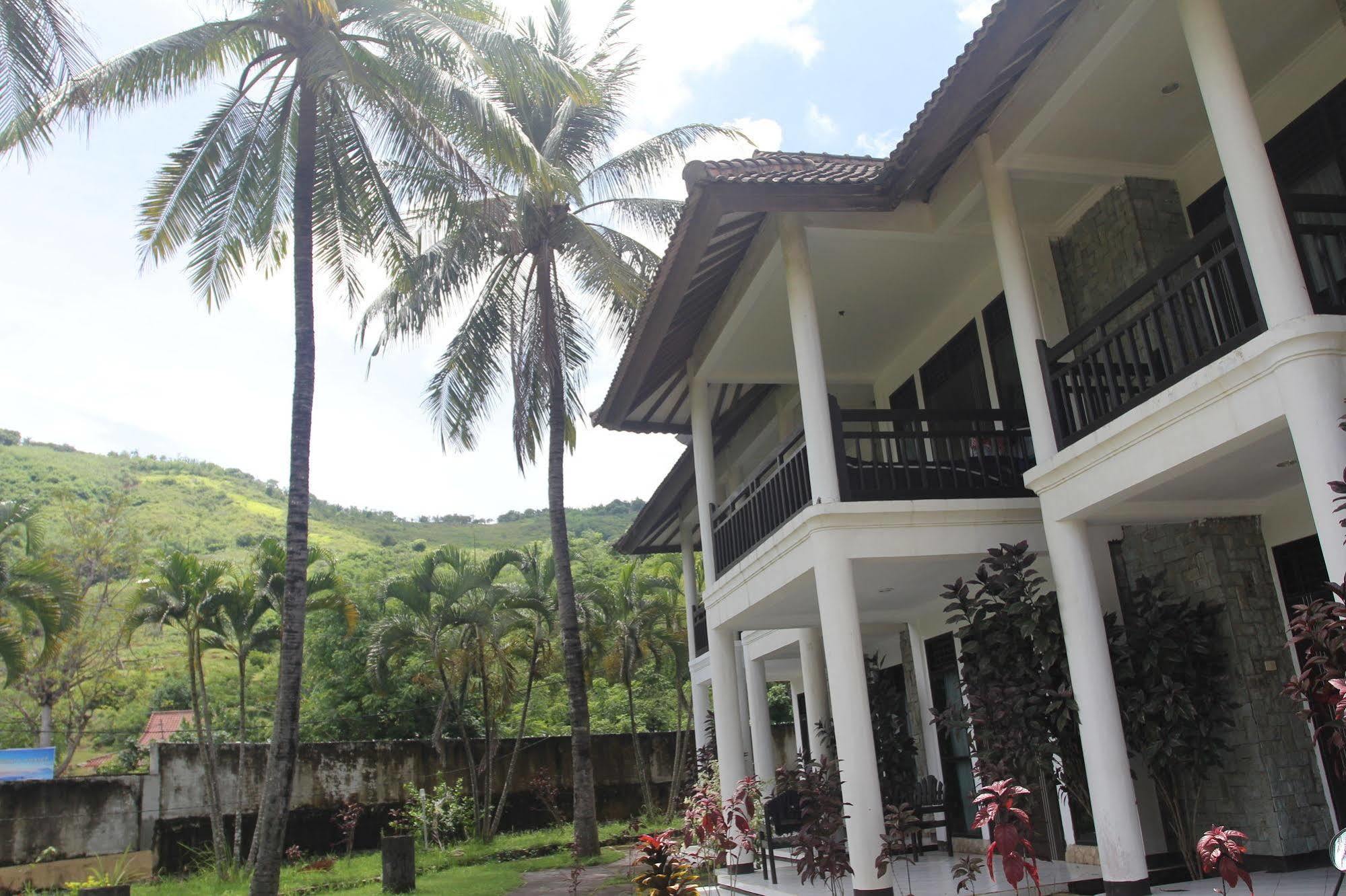 Kuta Indah Hotel Экстерьер фото