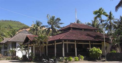 Kuta Indah Hotel Экстерьер фото