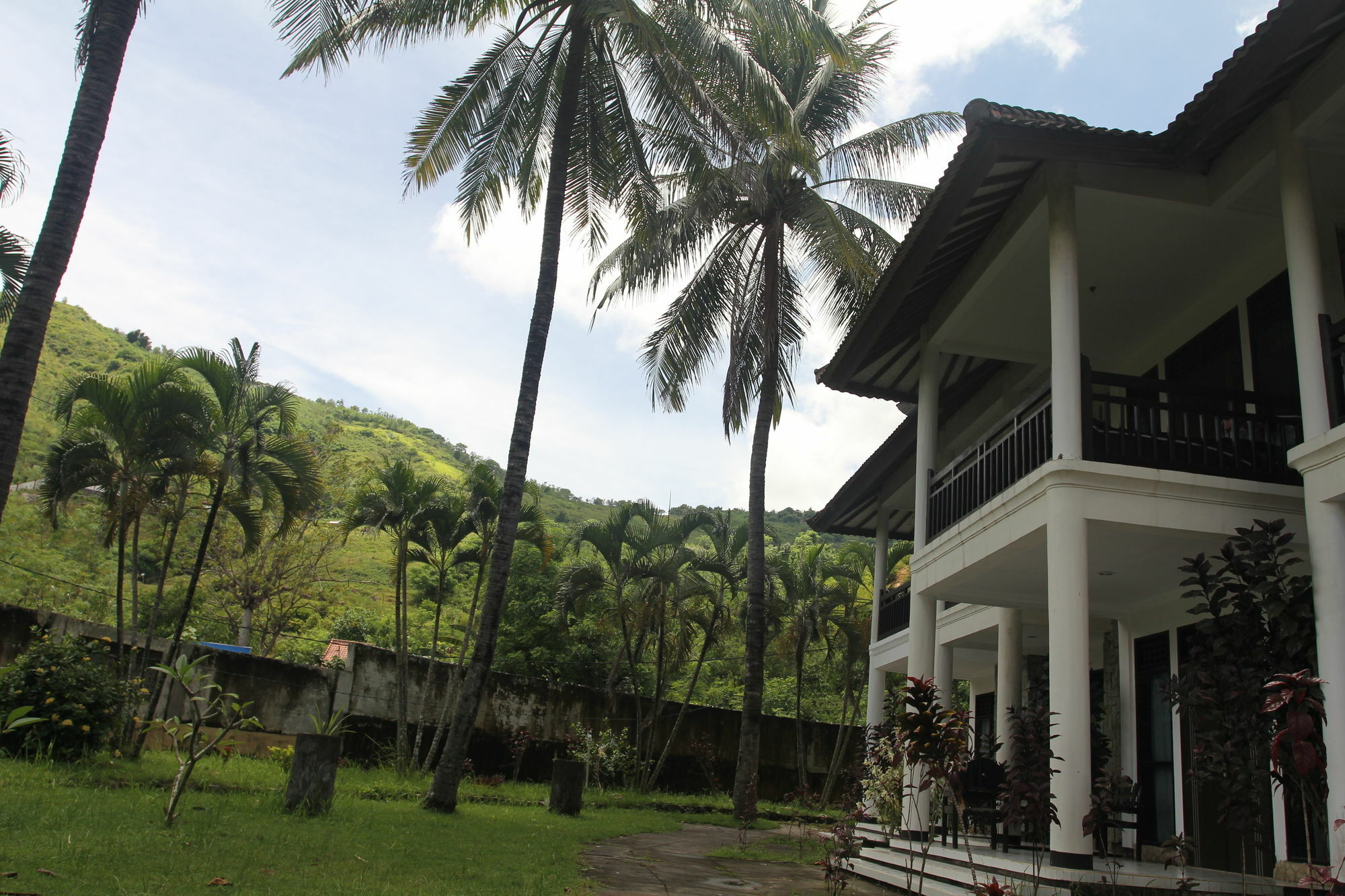 Kuta Indah Hotel Экстерьер фото